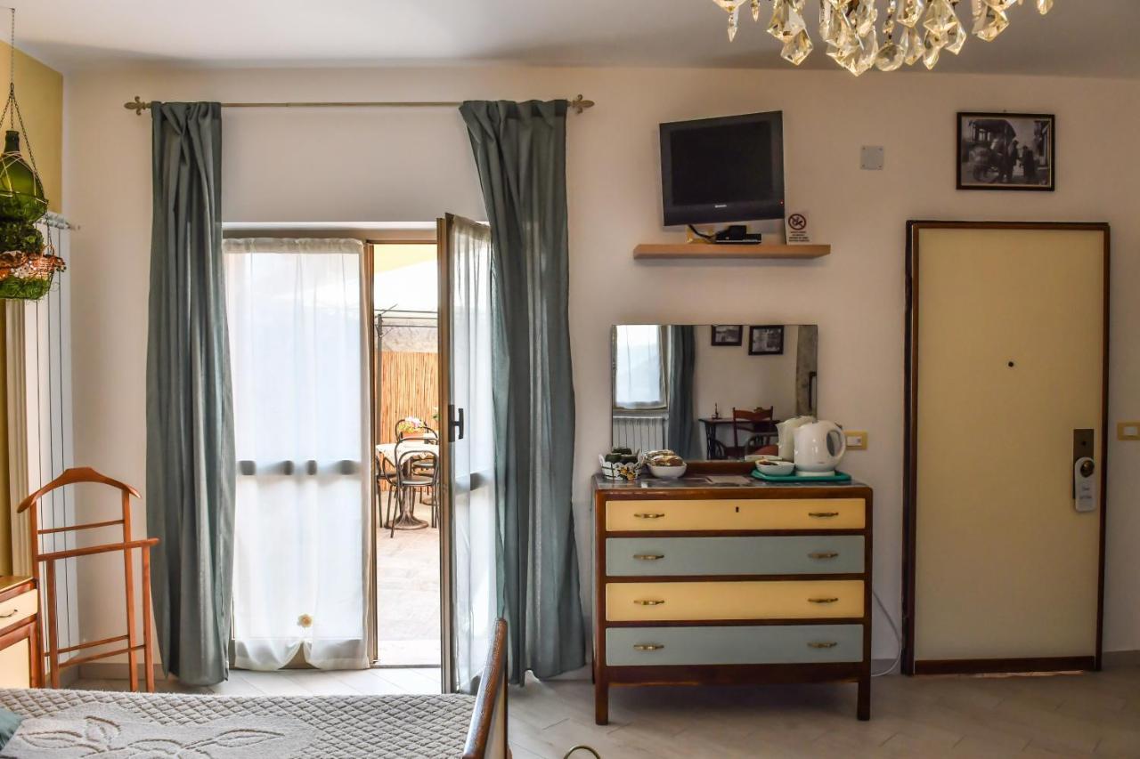 La Terra Di Mingo Bed and Breakfast Vado Ligure Εξωτερικό φωτογραφία
